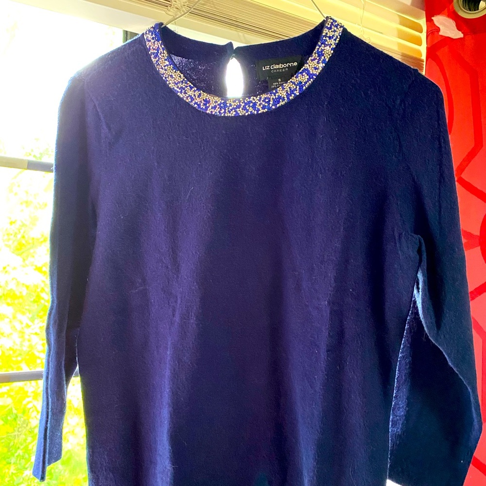 sweat shirt